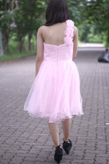 A-line One-shoulder Knee Length Tulle Handmade Flower Homecoming Dress-Ballbella