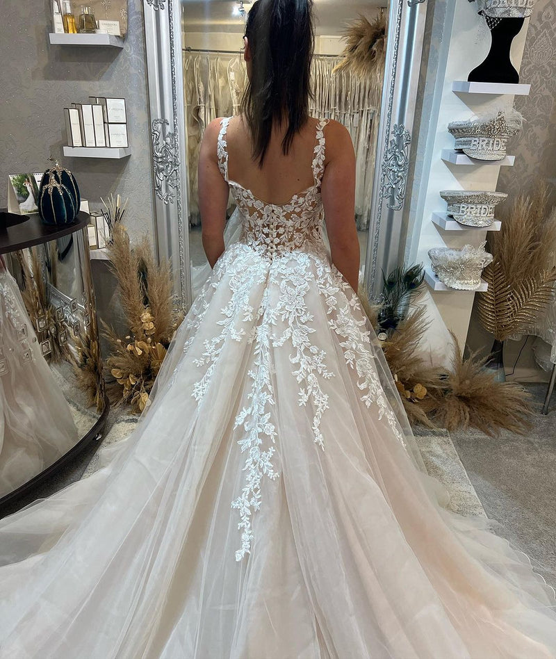 Chic Long Sleeveless Lace Wedding Dress Long Slit Online-Ballbella