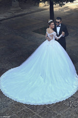 Classic White Lace Ball Gown Wedding Dress Popular Sweep Train Long Sleeves Bridal Gown-Ballbella