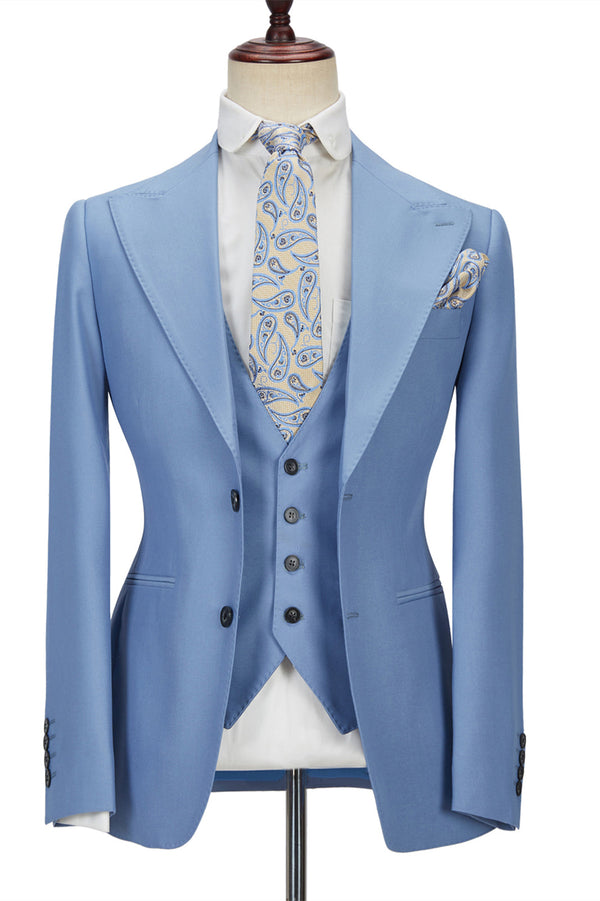 This Gentle Blue Peak Lapel Men Suit, Three-piece Men Formal Suit without Flap at Ballbella comes in all sizes for prom, wedding and business. Shop an amazing selection of Peaked Lapel Single Breasted Blue mens suits in cheap price.