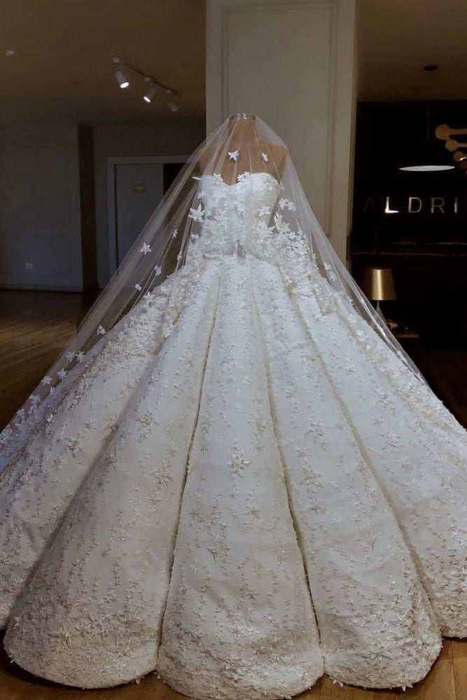 Luxurious Strapless Lace Appliques Beading Sleeveless Ball Gown Wedding Dress-Ballbella