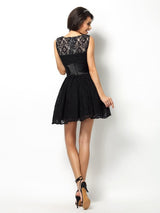 Modern Bateau Lace Sleeveless Short Lace Bridesmaid Dresses-Ballbella