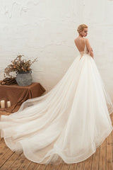 Summber Beach Spaghetti Straps Ivory Ball Gown Wedding Dress Online-Ballbella