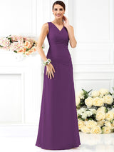 Charming V-neck Pleats Sleeveless Long Chiffon Bridesmaid Dresses