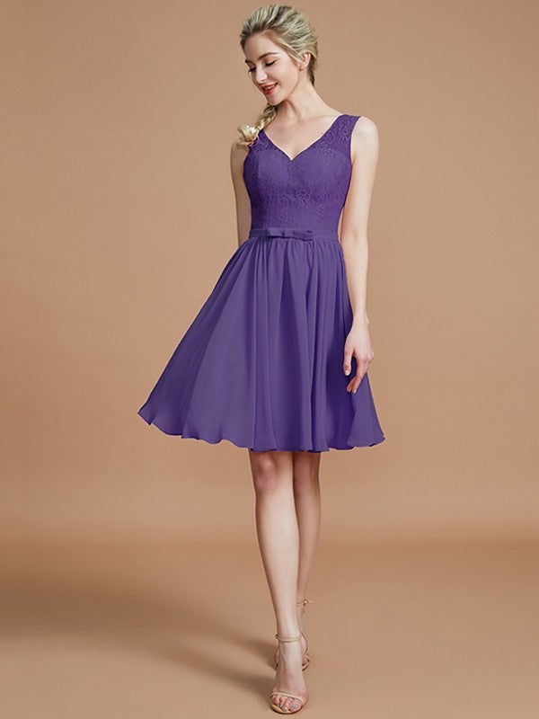 V-Neck Elegant Sleeveless Lace Short/Mini Chiffon Bridesmaid Dresses-Ballbella