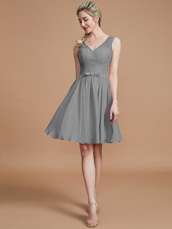 V-Neck Elegant Sleeveless Lace Short/Mini Chiffon Bridesmaid Dresses-Ballbella