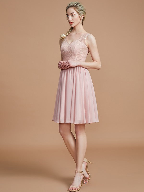 V-Neck Elegant Sleeveless Lace Short/Mini Chiffon Bridesmaid Dresses-Ballbella