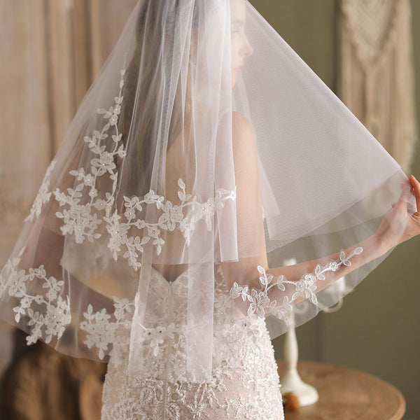 https://www.ballbella.com/cdn/shop/files/white-tulle-wedding-veils-two-tier-lace-drop-bridal-veils-wedding-veils_600x600_crop_center.jpg?v=1701982967